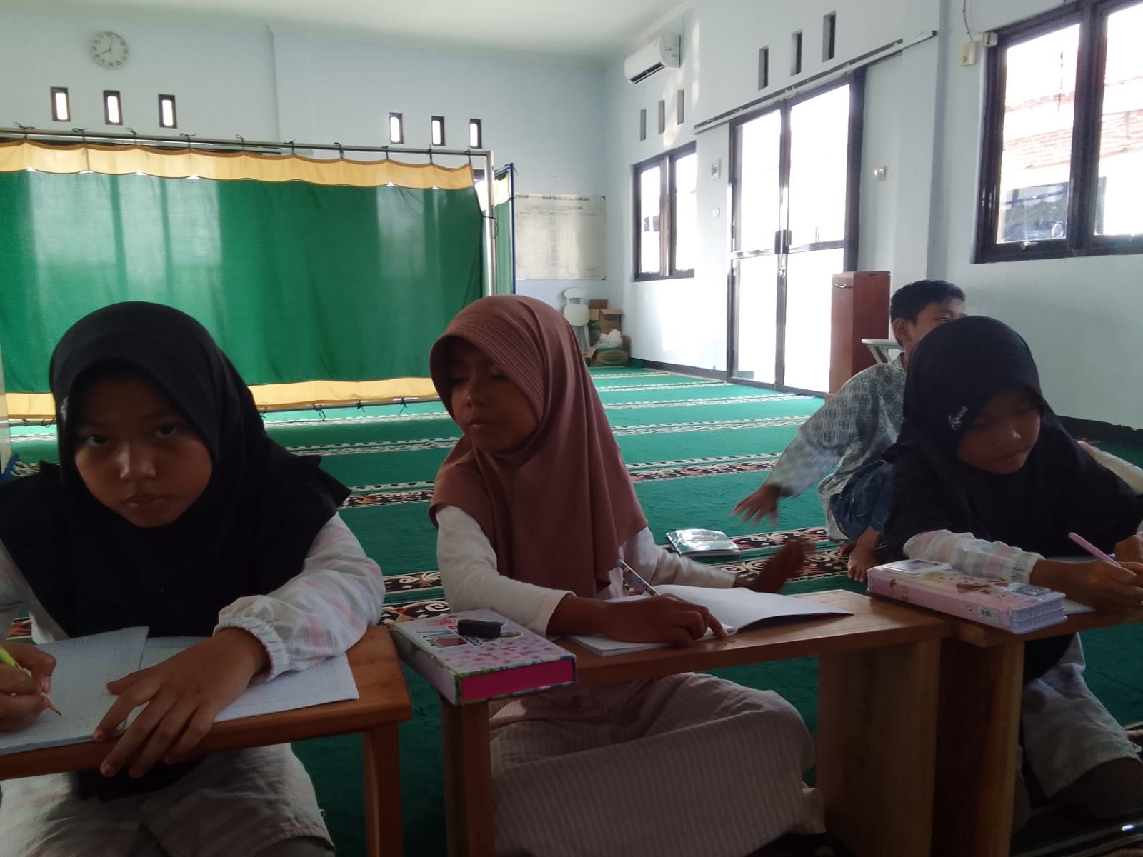 Liburan Sekolah, Masjid Al Ikhlas Mejasem Timur Gelar Belajar Gratis