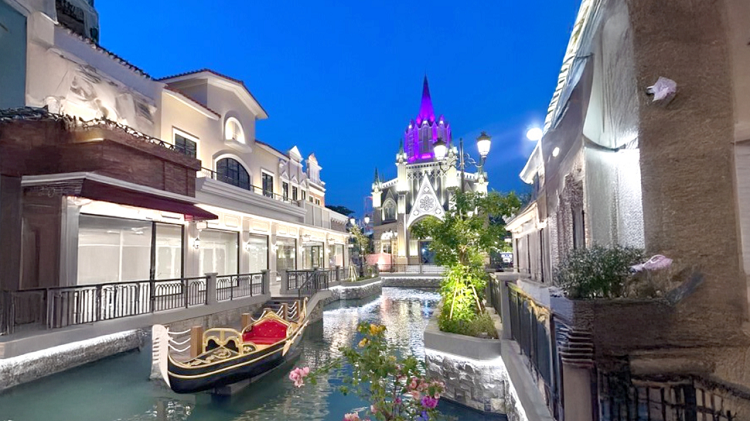 Tersembunyi di Tangerang, Restoran Ala Santorini Ini Punya Sunset dan Kuliner Syahdu!