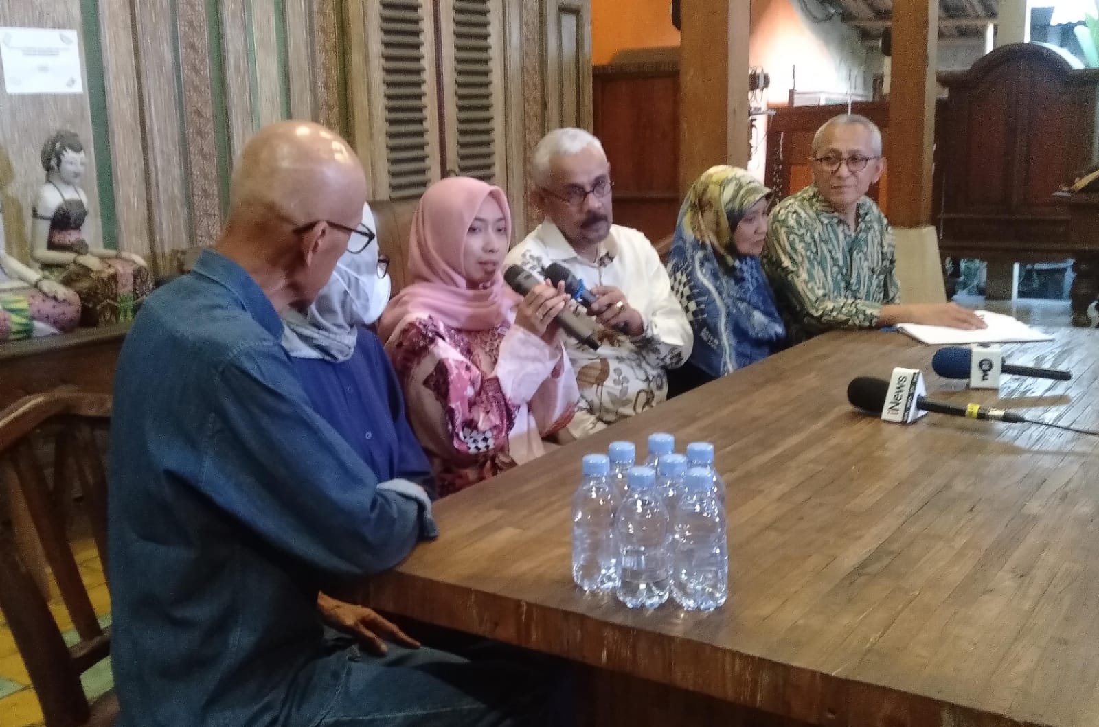 Istri Arya Daru Ungkap Kisah Cinta Sejak SD dan Harap Keadilan atas Kematian Diplomat Muda