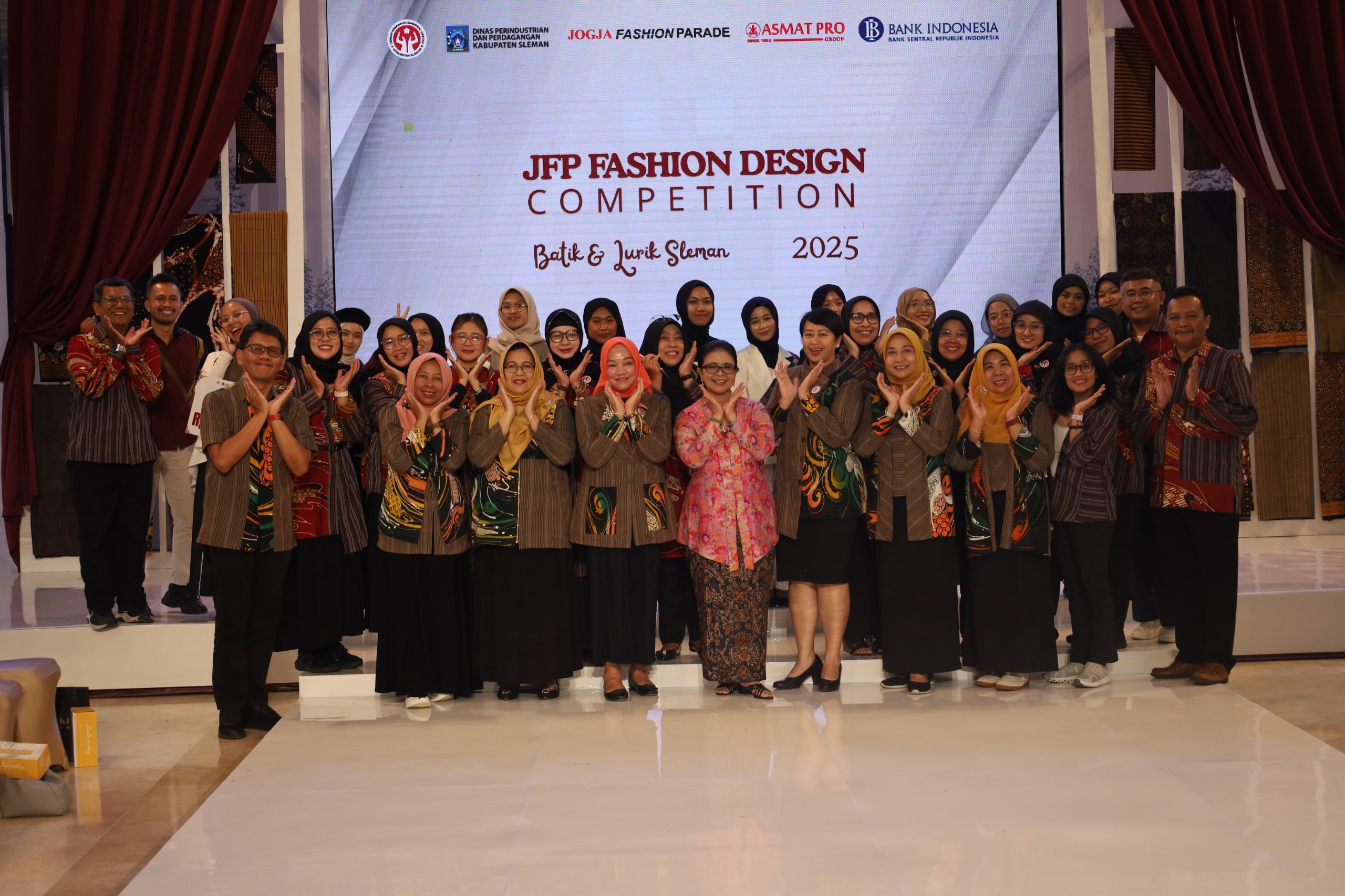 JFP 2025, Batik dan Lurik Sleman Jadi Primadona Baru Fashion Nasional