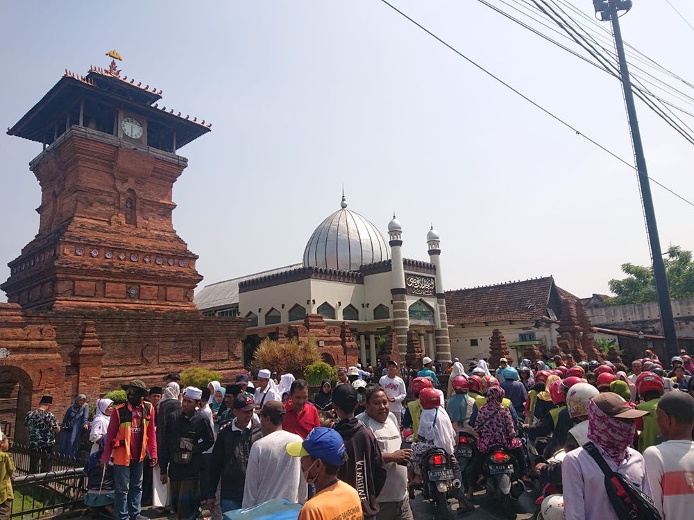 Tempat Religi Wisata Terbaru 2024: Ziarah ke Makam Wali Songo di Tanah Jawa