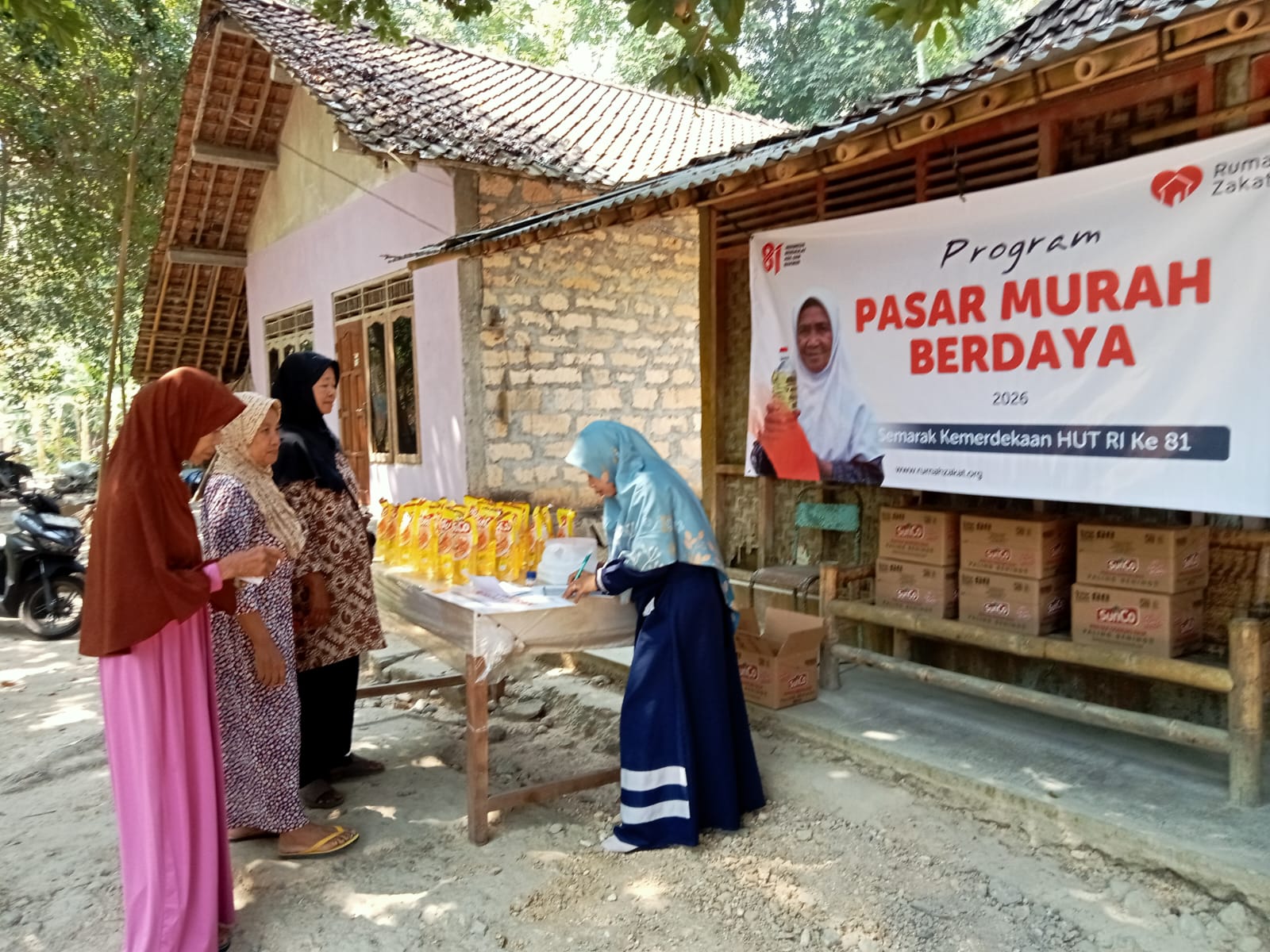 Minyak Goreng Murah Jadi Hadiah Kemerdekaan Warga Sabrang Kidul