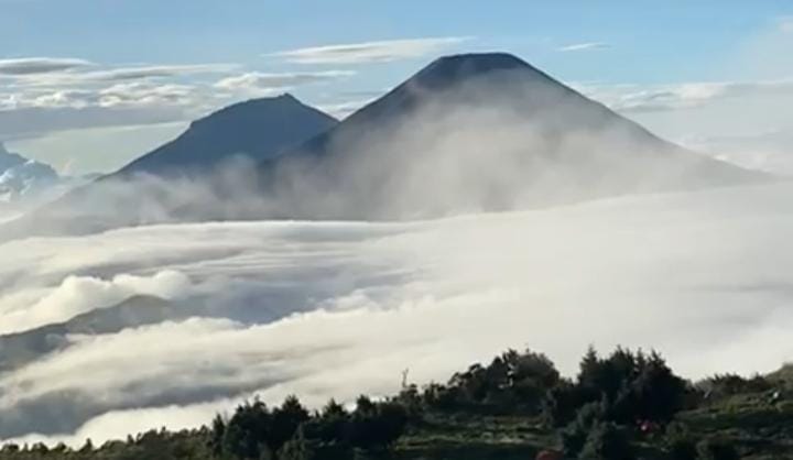 Gunung Krakatau? Wisata Terbaru 2024, Rekomendasi Pendakian yang Worth It Untuk Pemula, Cobain Kuy Sensasinya!