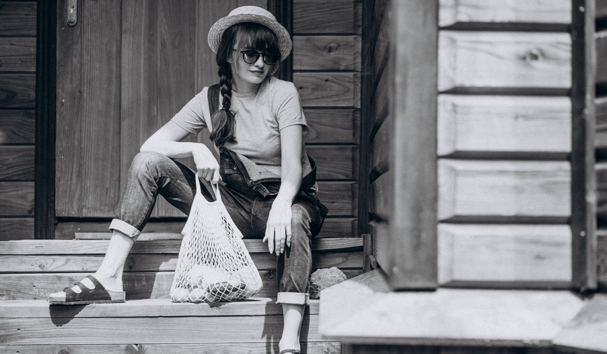 Elegan, Santai dan Playful! Simak Ide Outfit Vintage untuk Wanita dari Mulai Atasan hingga Alas Kaki