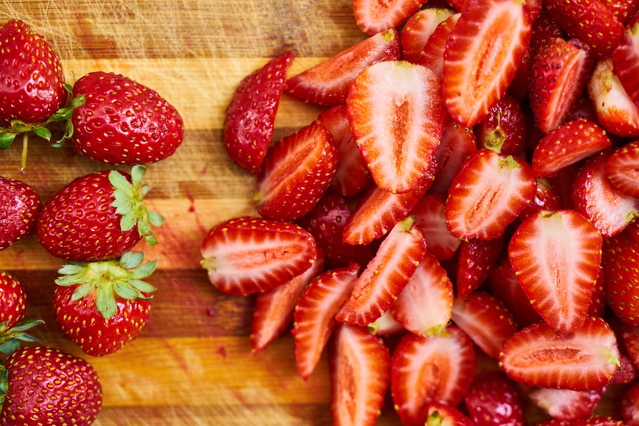 5 Manfaat Luar Biasa dari Buah Strawberry untuk Kesehatan dan Kecantikan Kulit Anda