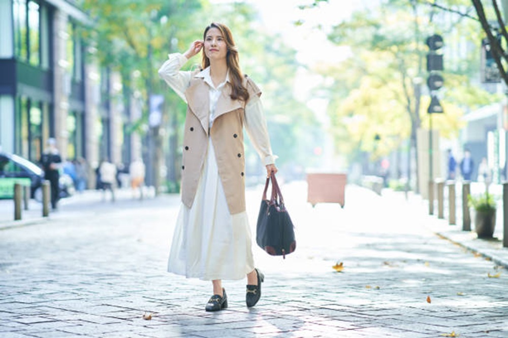 Penampilan Setingkat Lebih Keren, Simak OOTD Korean Style Wanita yang Simpel Tapi Stylish