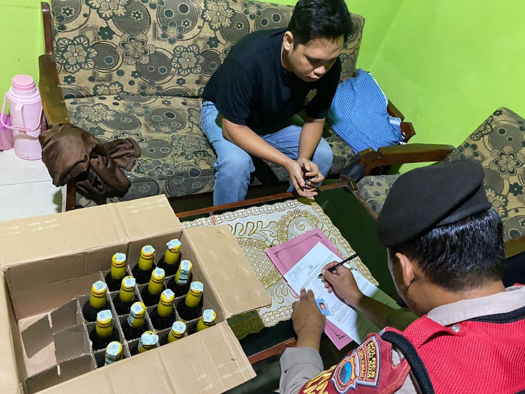 Operasi Pekat, Polres Tegal Kota Karungi Ratusan Botol Minuman Keras