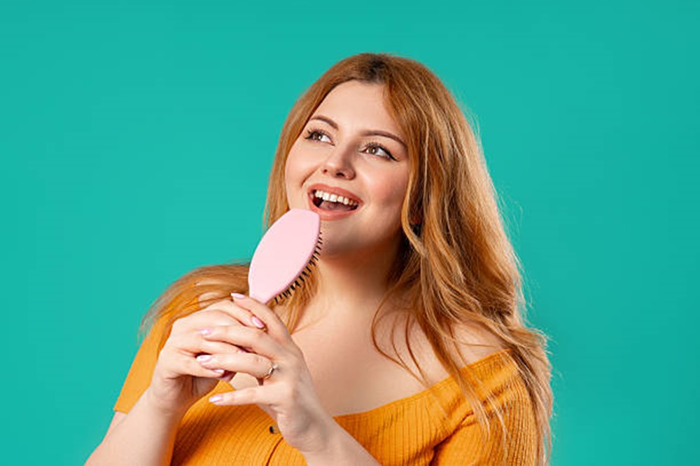 Rekomendasi Gaya Rambut Panjang untuk Wanita Plus Size Berwajah Bulat, Cek Disini