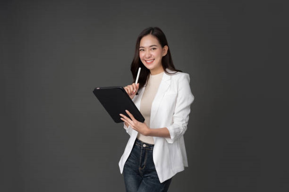 6 Outfit Kantor untuk Wanita, Inspirasi Tampil Modis dan Stylish Setiap Hari di Tempat Kerja