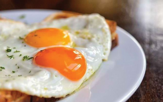 Bolehkah Makan Telur Setengah Matang Bagi Kesehatan?  Ini Manfaat dan Resiko Makan Telur Setengah Matang