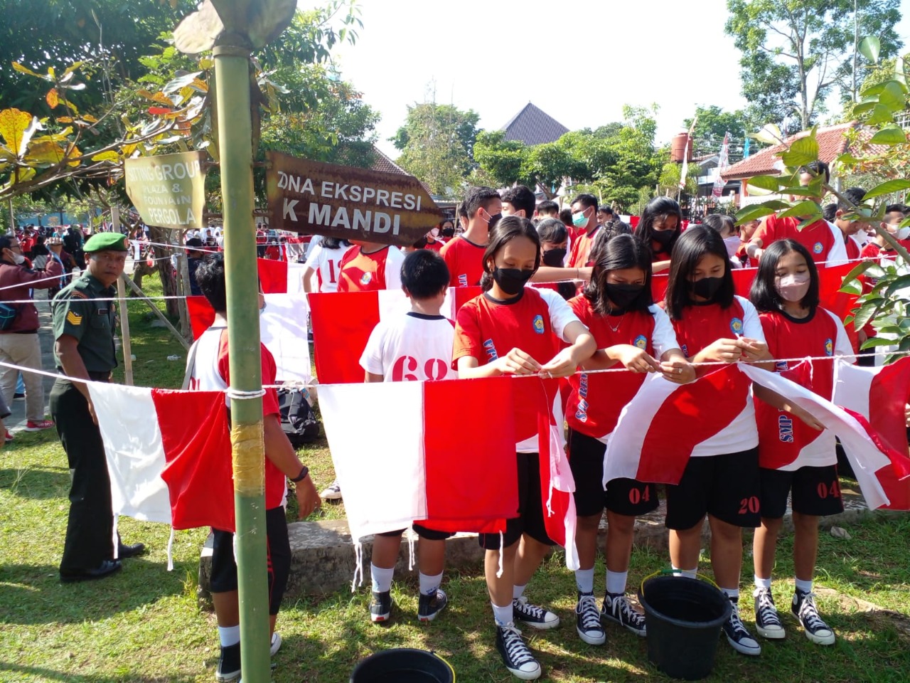 Ribuan Siswa SD-SMK di Temanggung Serempak Cuci Bendera