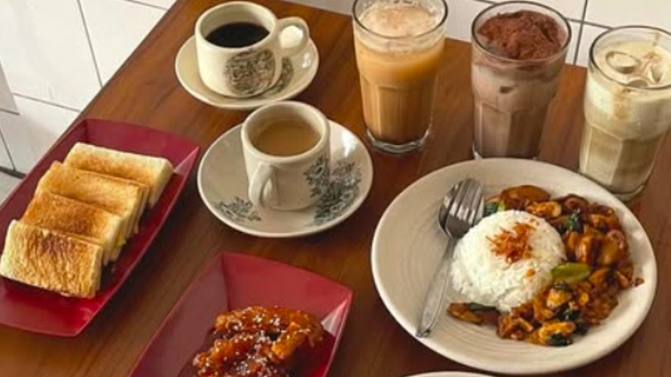 Menelusuri Modernitas Budaya Kopitiam di Surabaya