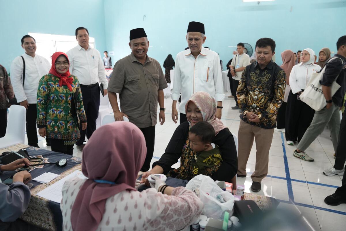 350 Warga Padati Gayamharjo, LPS dan Bupati Sleman Turun Langsung Bagikan Sembako dan Layanan Kesehatan Gratis