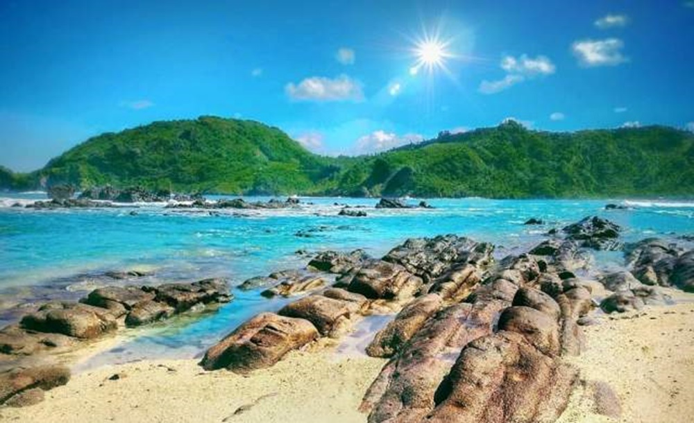 Surga Tersembunyi Gunungkidul, Wisata Terbaru 2024 Pantai Wediombo Dengan Pesona Laguna yang Memukau