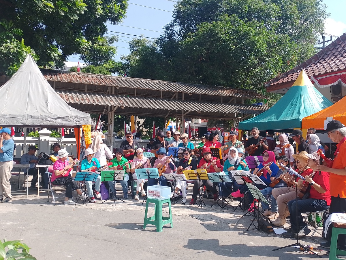 Kolaborasi Ukulele di Pasar Ngasem Viral, Jogjakarta Ukulele Society Kian Berkembang Pesat