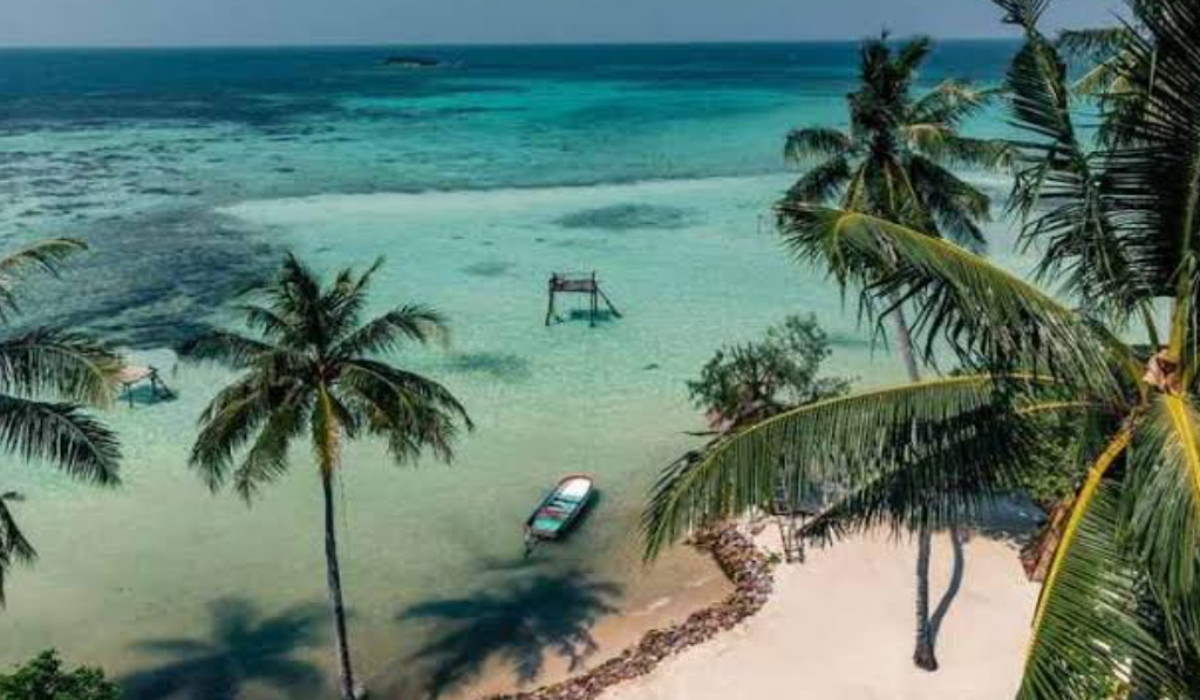 Wisata Terbaru 2024 Pantai Bobby Karimunjawa, Sajikan Ketenangan dengan Panorama Indah