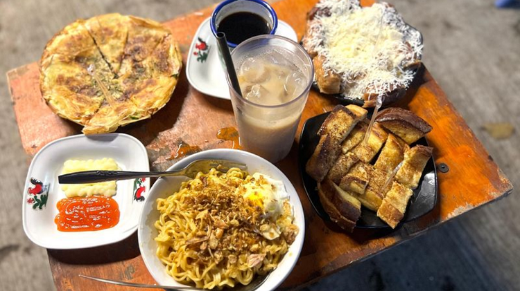 Soto Ceker dan Angkringan Jadi Kuliner Malam Legendaris di Gandaria