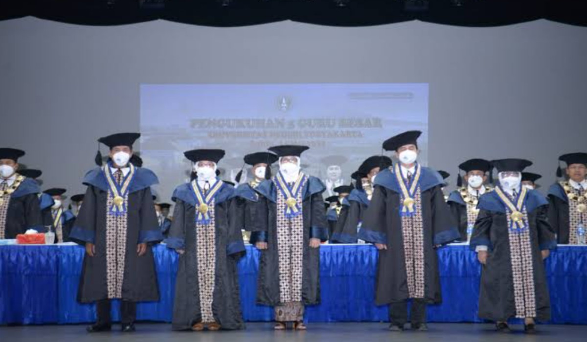 Kembali Kukuhkan Lima Guru Besar, Rektor UNY Sebut ini Momentum Tepat untuk Dorong Pengembangan Penelitian