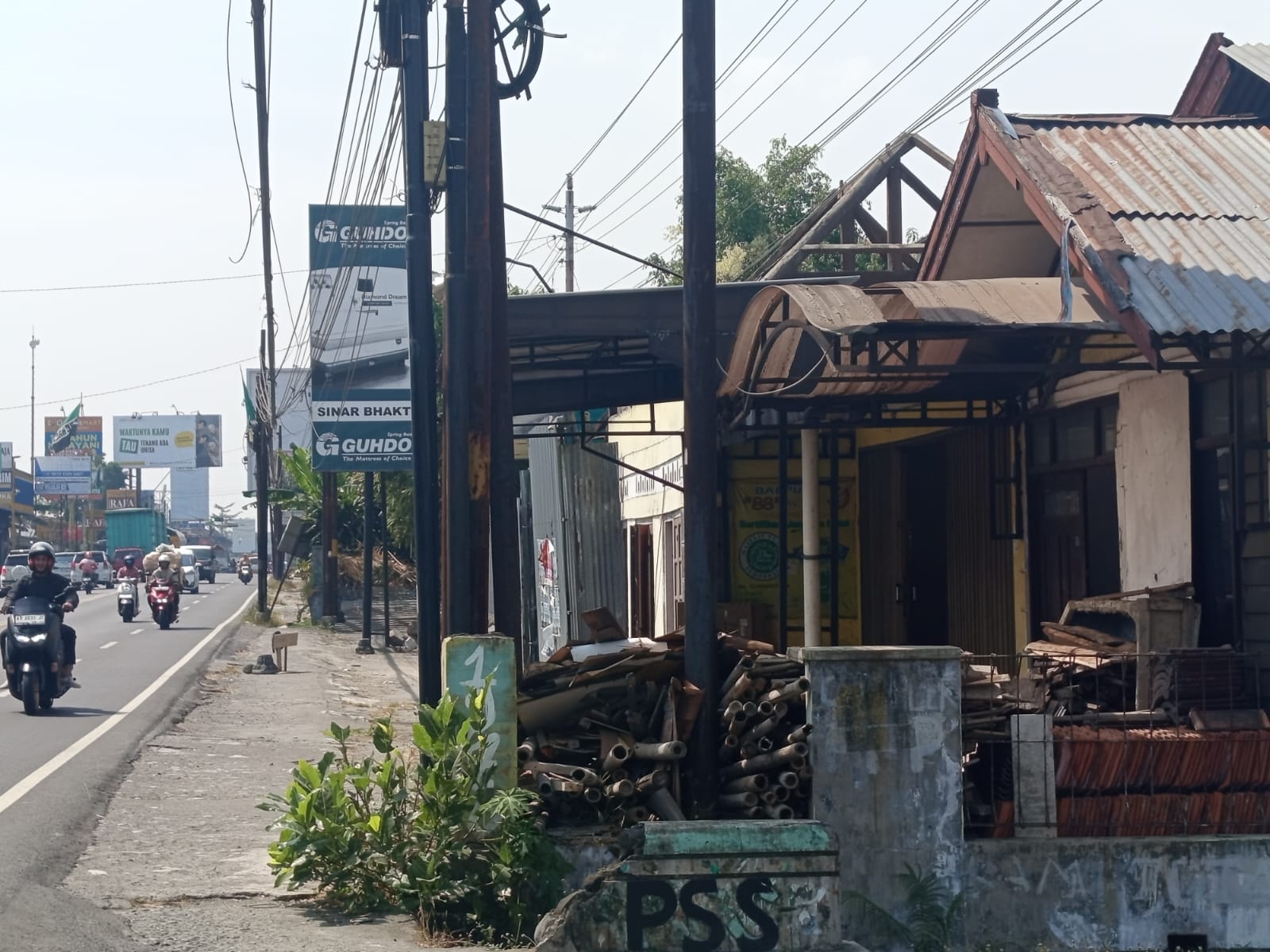 Pembangunan Exit Tol Gamping Segera Dimulai, Warga Terdampak Mulai Bongkar Bangunan Secara Mandiri