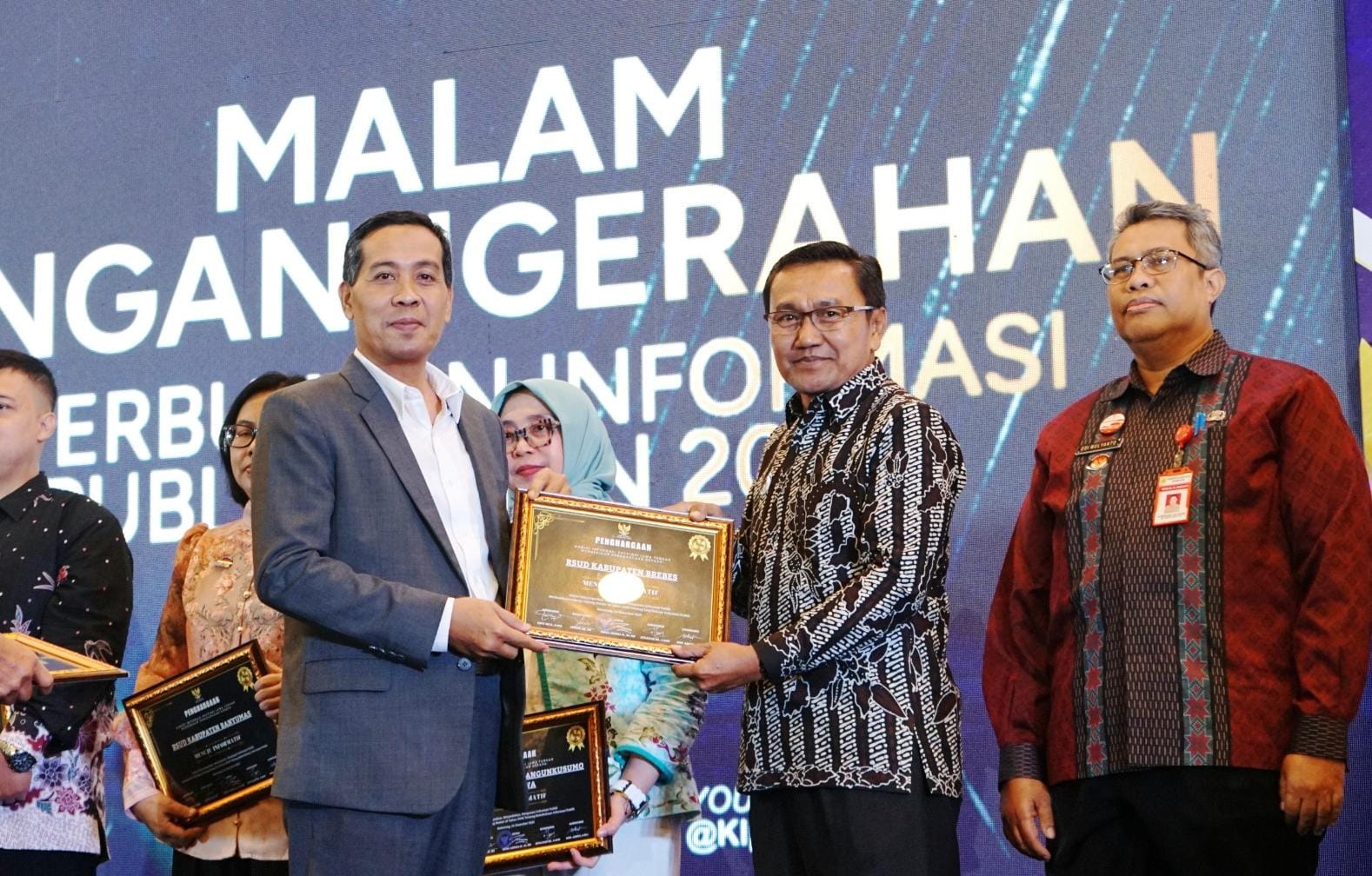 RSUD Brebes Raih Penghargaan Keterbukaan Informasi Publik Jateng 2025 Kategori Badan Publik Menuju Informatif