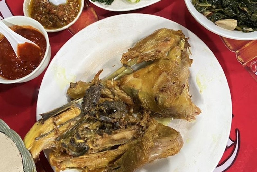 Mantap Puas! Inilah 5 Ayam Goreng Enak di Jogja dengan Bumbu Rempah Juara