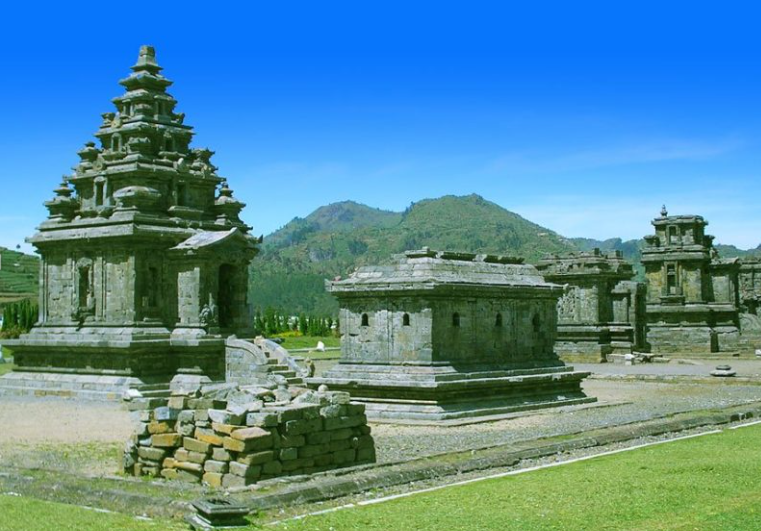 7 Daya Tarik Wisata Terbaru 2024 Dataran Tinggi Dieng, Mulai Kawah Hingga View Matahari Tebit yang Menawan