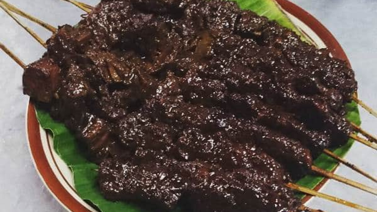 Sate Kerbau Paling Enak di Kudus, Daging Super Empuk dengan Bumbu Legendaris