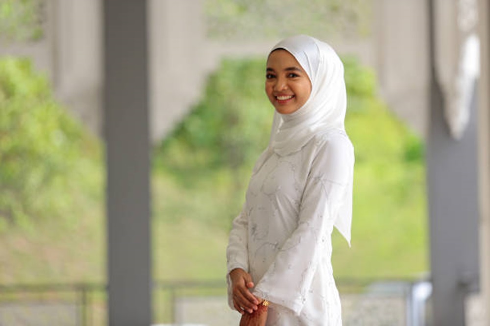 Tampil Manis Sesuai Usia, Simak Ide OOTD Kondangan Remaja yang Simpel dan Casual