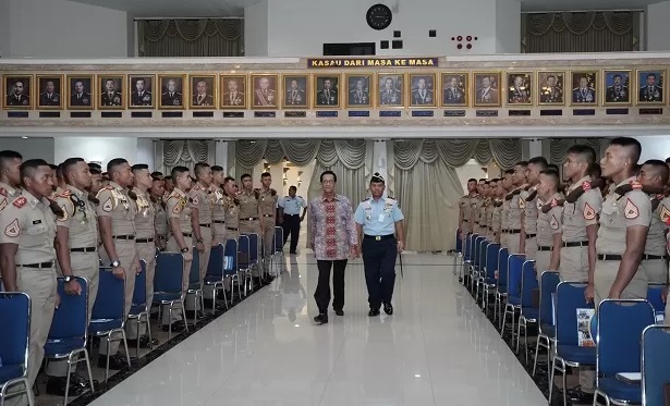 Kuliah Umum Taruna AUU, Gubernur DIY; Kepemimpinan pada TNI Butuh Political Will