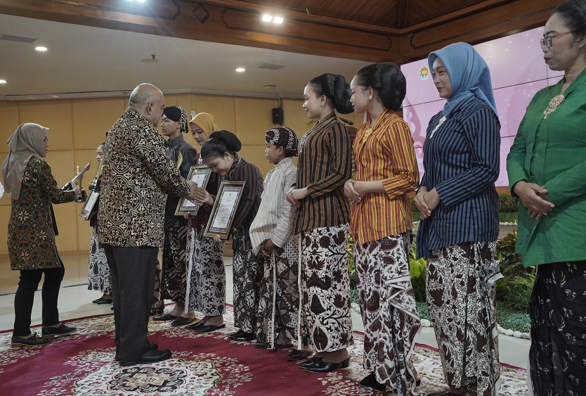 Lestarikan Seni Budaya Sejak Usia Dini, Pemda DIY Berikan Apresiasi kepada 10 Anak Berbakat