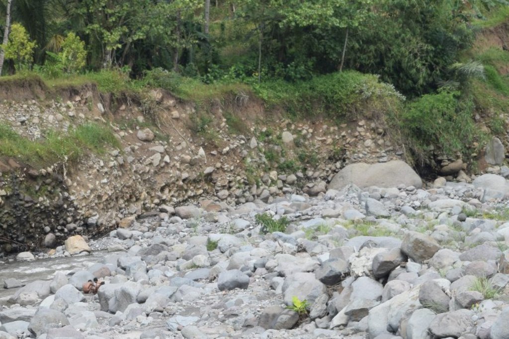 Tebing Sungai Keruh Terus Tergerus, Rawah Terjadi Pergerakan Tanah