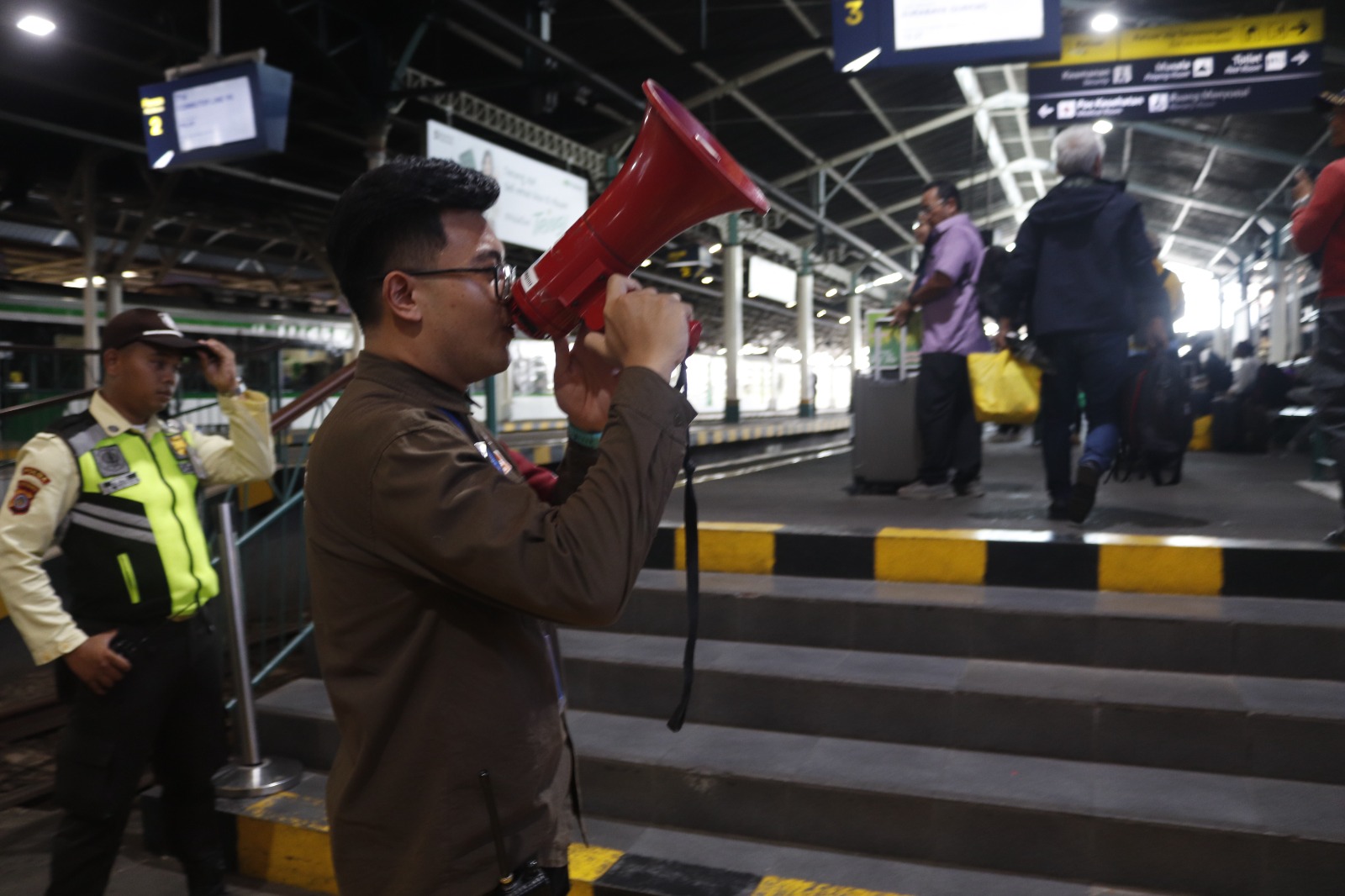  Commuter Line Jogja-Palur Diserbu Penumpang Musiman, Stasiun Tugu Jadi Terpadat