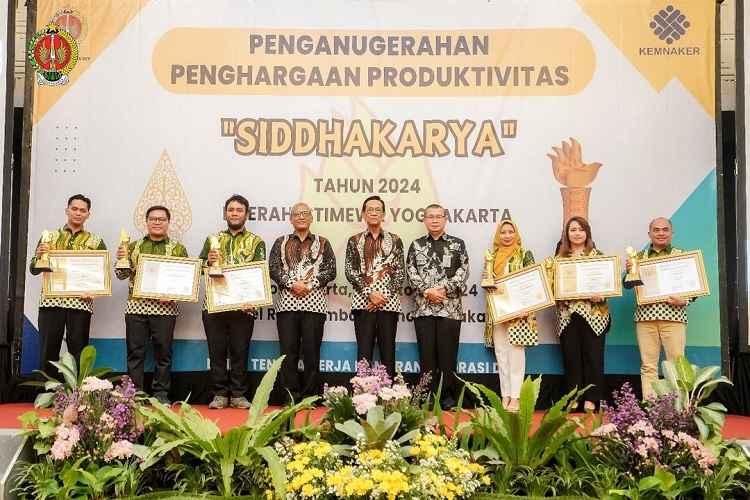 Gubernur Berikan Penghargaan Siddhakarya 2024 Dari Inovasi Produktivitas