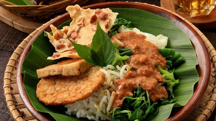 Bedah Tuntas Sambal Pecel Khas Jawa Timur Dari Tekstur Blitar Hingga Keunikan Kediri