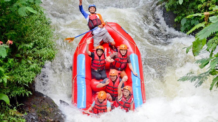 Arung Jeram Elhaqi Bandung Memacu Adrenalin untuk Liburan 2026