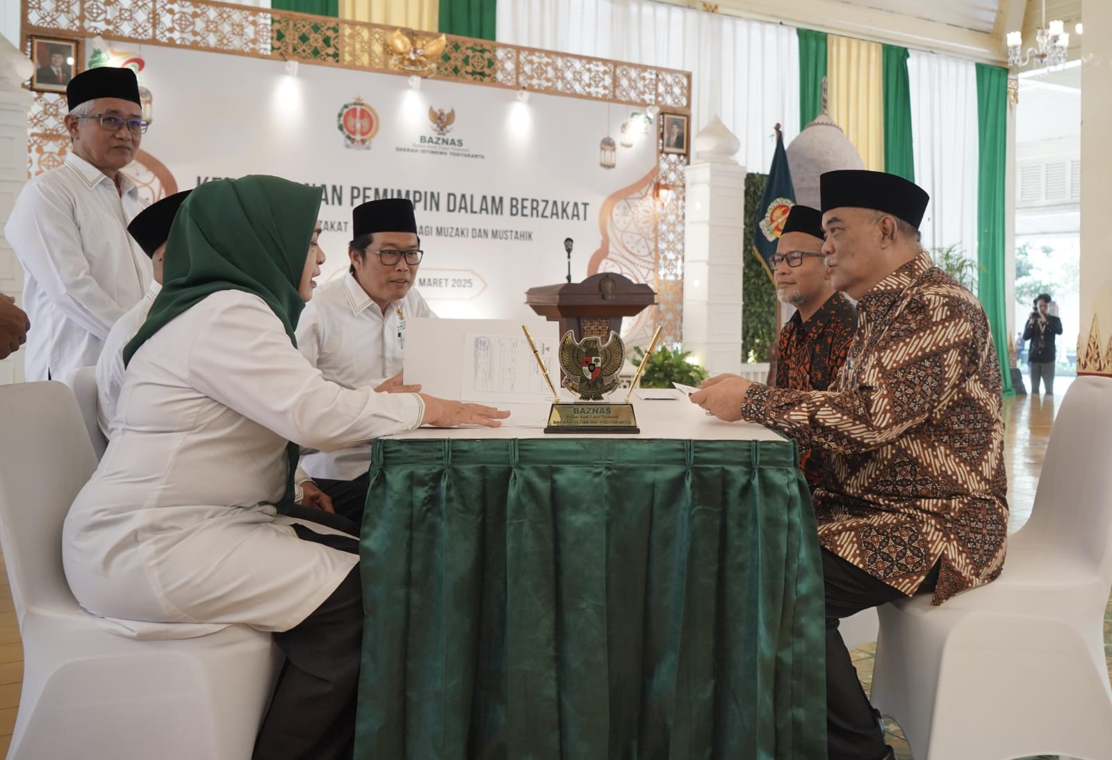 KGPAA Paku Alam X Tunaikan Zakat, Wujud Keteladanan Pimpinan Daerah dalam Berzakat