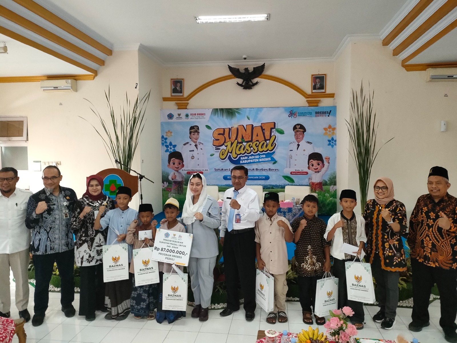 Meriahkan Rangkaian HUT Brebes ke 348, 137 Anak Sumringah Ikut Sunat Masal RSUD