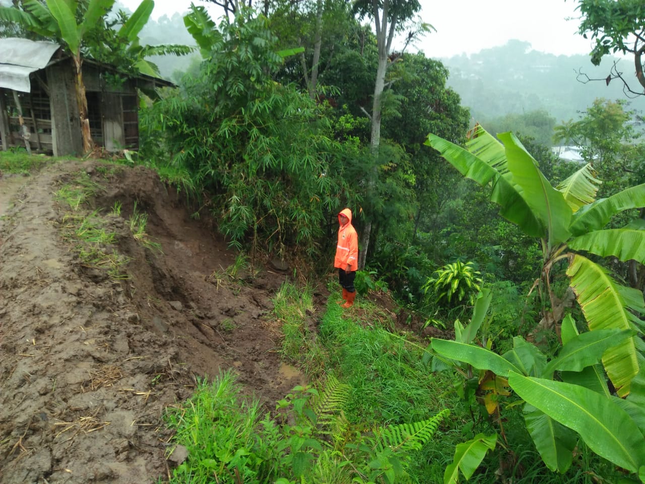 ﻿Hujan Intensitas Tinggi, Banjir dan Longsor Terjang Wilayah Sirampog