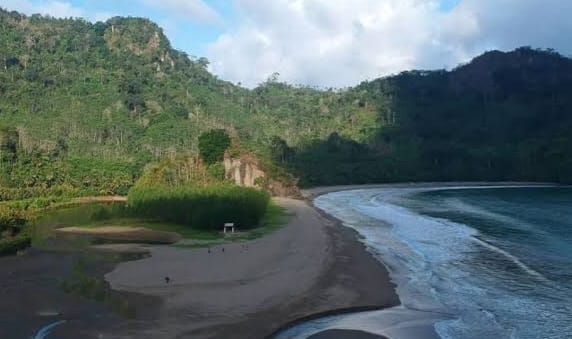 Pesona Tersembunyi Wisata Terbaru 2024 Pantai Sipelot Malang