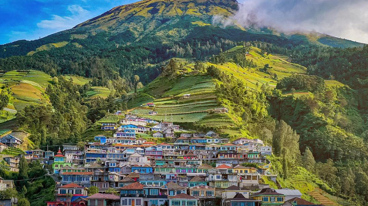 Destinasi Ikonik Kedamaian Nepal Van Java di Atas Awan Lereng Gunung Sumbing, Simak Ulasan Lengkapnya Disini