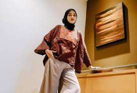 Rekomendasi Style Fashion Batik Wanita Untuk Acara Formal dan Kasual, Dengan Model Elegan Dan Kekinian