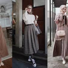 Gaya Outfit Wanita Hijab Dengan Model Rok Kekinian, Bikin Kalian Enggak Ketinggalan Jaman