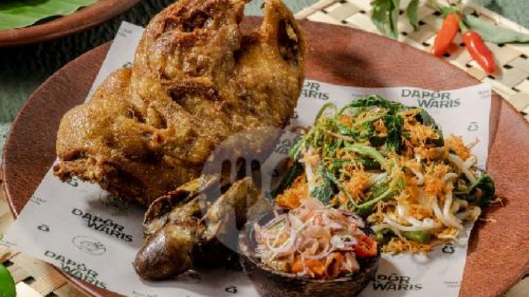 Dapur Waris Jadi Restoran Legendaris Menu Bebek dan Ayam 'Gosong'