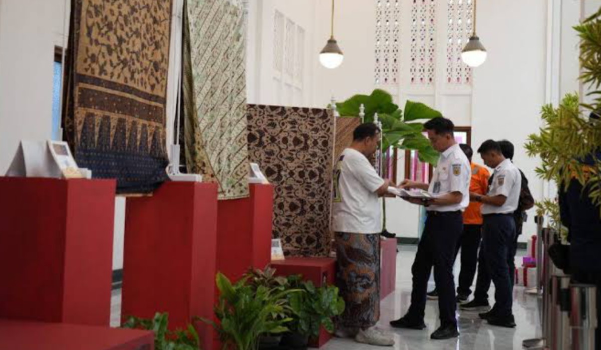 Upaya Pelestarian Budaya, PT. KAI Daop 6 Yogyakarta Adakan Batik Roadshow di Momen Libur Nataru 2024