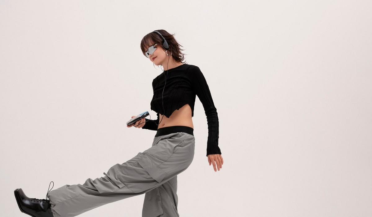 Apa Itu Outfit Gaya Y2K Style? Simak Penjelasan dan Ide Padu Padan Terbaiknya Disini