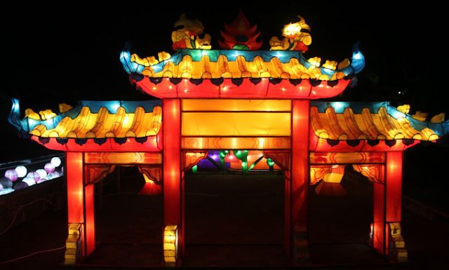 Rekomendasi 6 Wisata Terbaru 2024 Malam Murah di Yogyakarta Pemandangan dari Puncak Bukit dengan Lampu Indah.