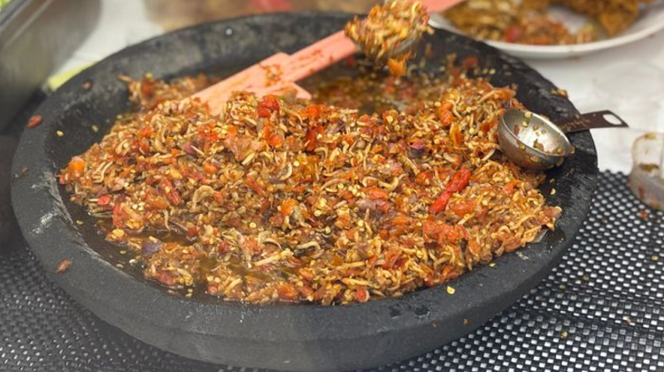 Pedas Nampol, Warung Penyetan Melaney Ricardo Cukup Terjangkau Cek Informasi Lengkapnya