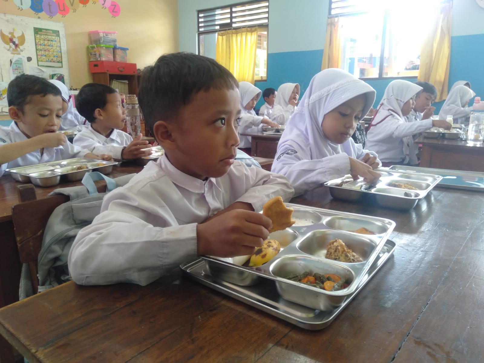 Program Makan Bergizi Gratis Digelar Perdana, Sasar 1.239 Siswa Sekolah di Sleman