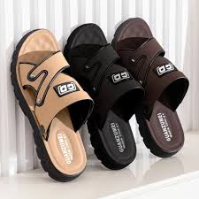 Referensi Model Sandal Pria Kekinian 2025, Makin Stylish dan Wajib Kamu Miliki