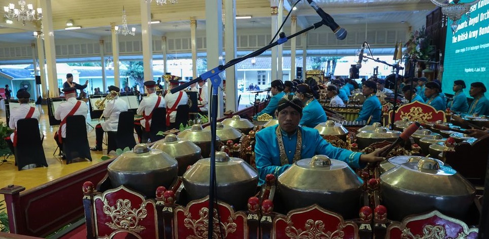 Perpaduan Orkestra dengan Gamelan, Konser Kolaborasi Musik Inggris dan Yogyakarta Tampil Memukau